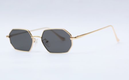Ray-Ban, Prada, Tom Ford & Versace Eyewear – Authentic Styles for Men & Women