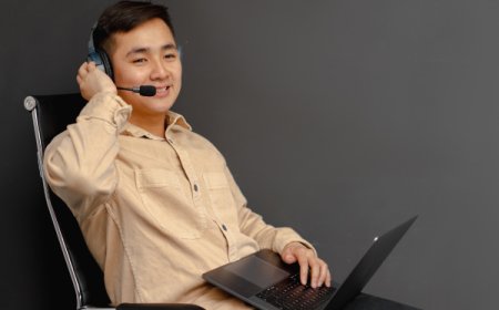 Is IT Helpdesk Outsourcing the Right Move for 2025? Here’s Why It Is